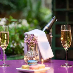 Hotell Galileo Champs Elysees