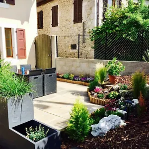https://maison-de-charme-les-cyclamens.hotels-rhonealpes.com
